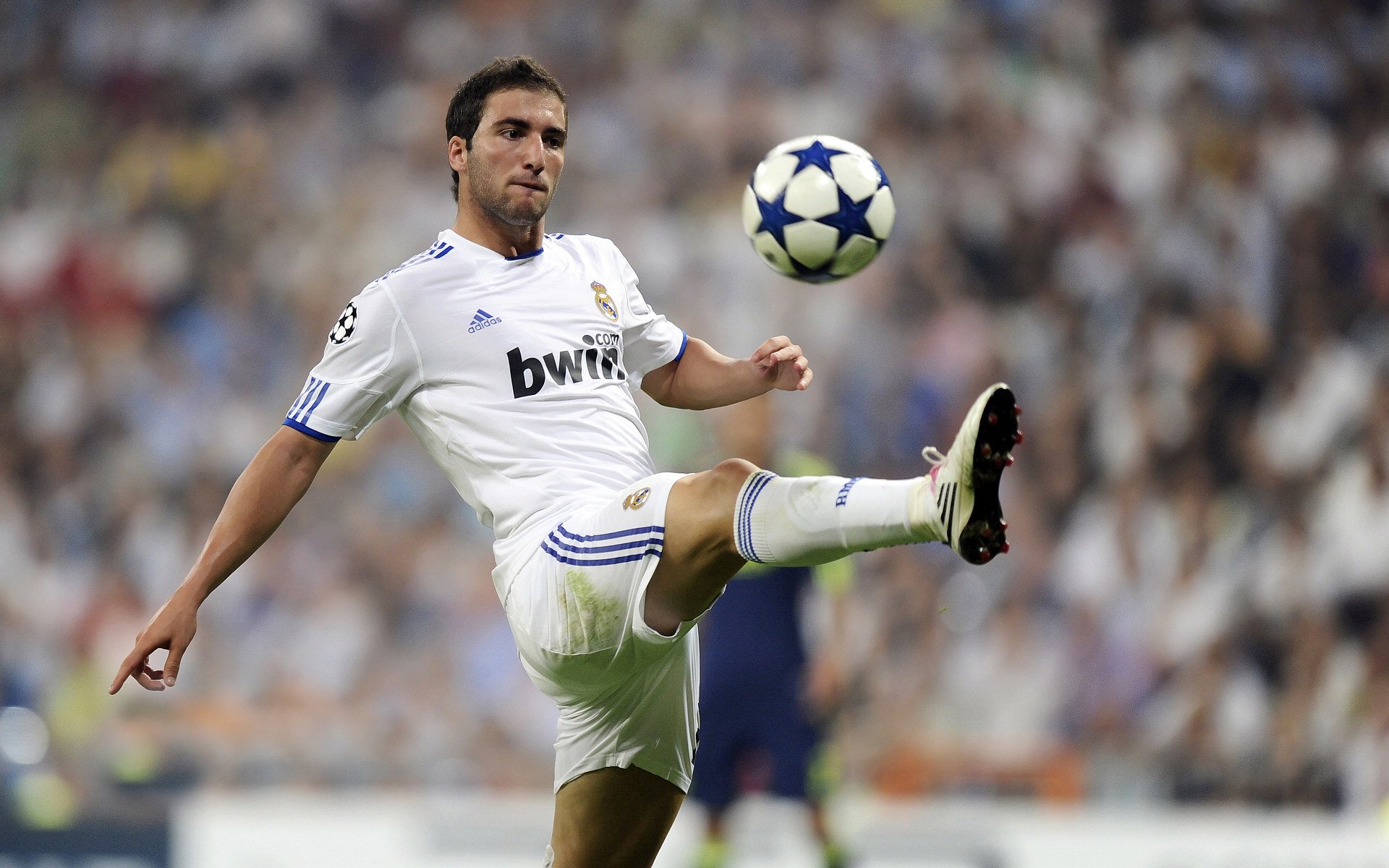 惊天逆转！三笘薰末节独造3球撕裂枪手，亚洲天王让伦敦雨夜窒息